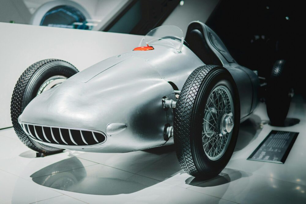 Oude Porsche in museum